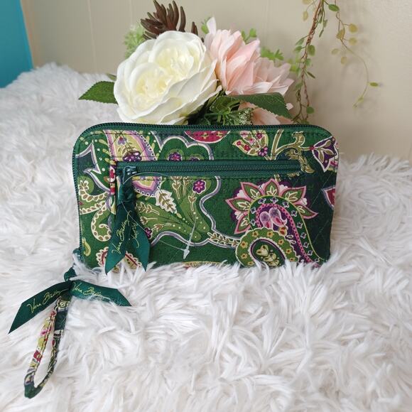 Vera Bradley Retired Rare Chelsea Green Zip Around Wallet - Picture 2 of 6